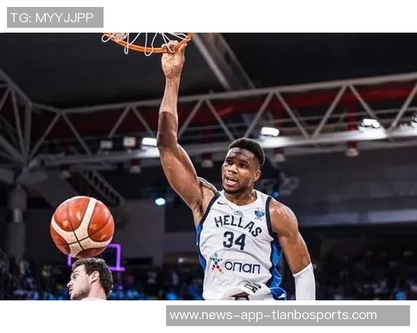 字母哥火力全开22投16中砍下37分8板7助2盖帽带队大胜正负值高达18