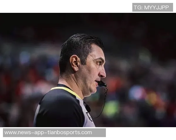 鲍威尔赞拉松为天生斗士期待他重返赛场改变比赛局势的拼搏精神