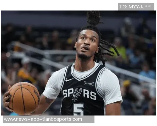 年轻球员激情四溢文班遭双人犯规卡斯尔与米奇争执双双被罚